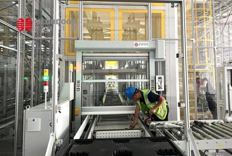 設(shè)備防護(hù)用透明快速卷簾門縮略圖 設(shè)備防護(hù)用透明快速卷簾門縮略圖