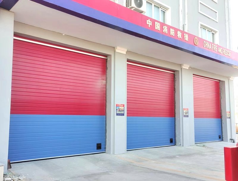 南京消防大隊車庫專用紅色滑升門插圖1